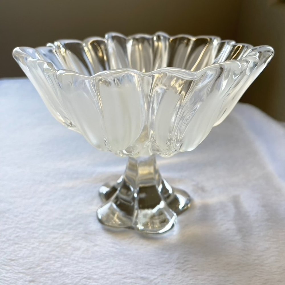VTG Mikasa Crystal Pedestal Tulips Satin Frosted Glass Footed Bowl 7"